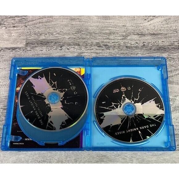 The Dark Knight Rises Blu-Ray Disc Set - Picture 4 of 4